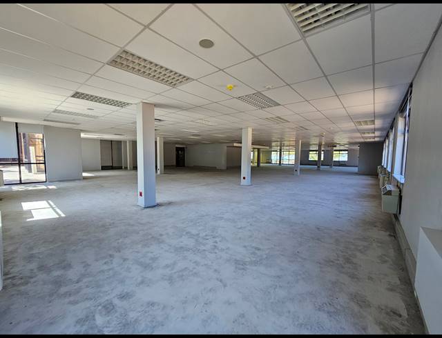 1,023M² OFFICE TO LET IN PLATTEKLOOF